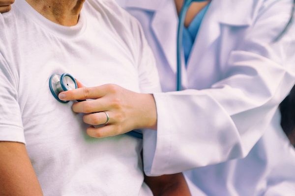 Descubren que las retinas de las aves sobreviven sin oxígeno: por qué podría inspirar nuevos tratamientos médicos