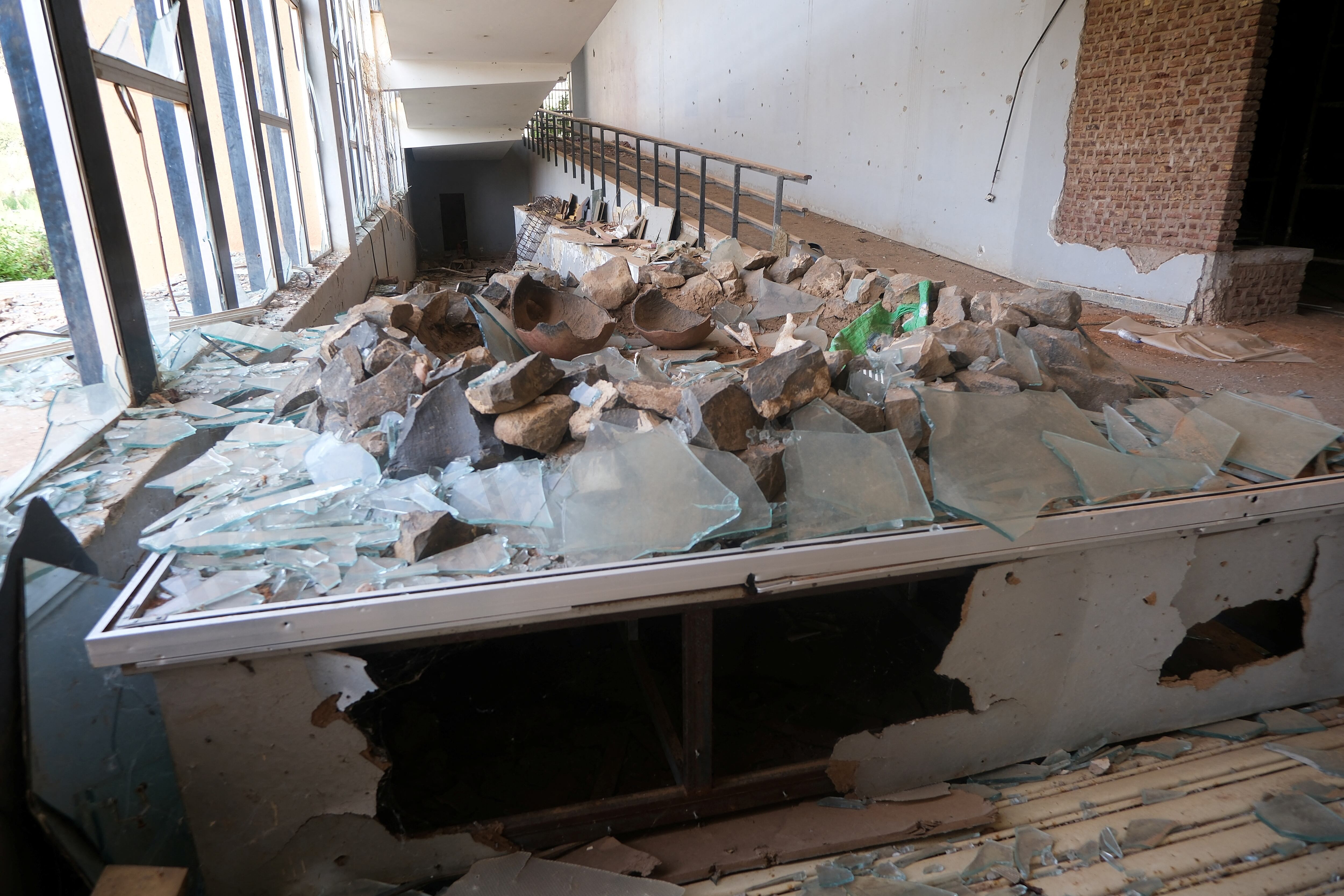 El conflicto iniciado en abril de 2023 derivó en el saqueo y destrucción de las colecciones (REUTERS/El Tayeb Siddig)