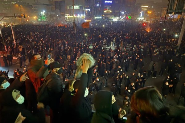 Donald Trump dijo que una flota militar de Estados Unidos se dirige hacia aguas cercanas a Irán: “Veremos qué sucede”