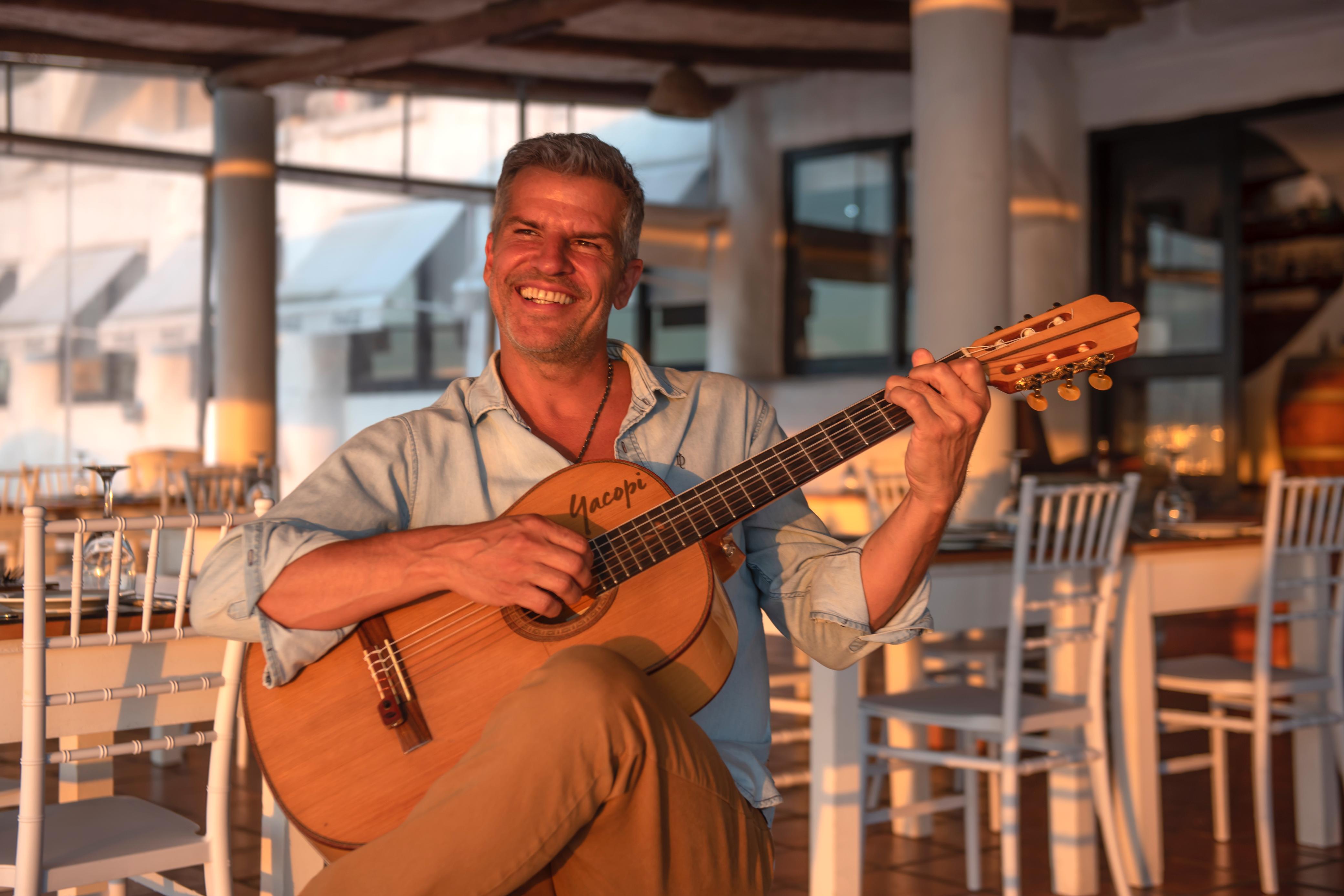 Patricio Giménez presenta