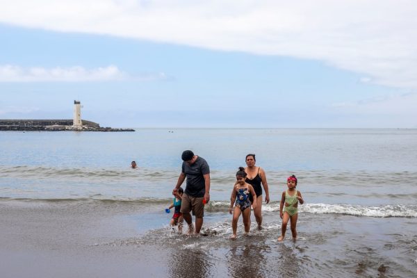 El calor y la deshidratación elevan los casos de infecciones urinarias en verano, advierte EsSalud