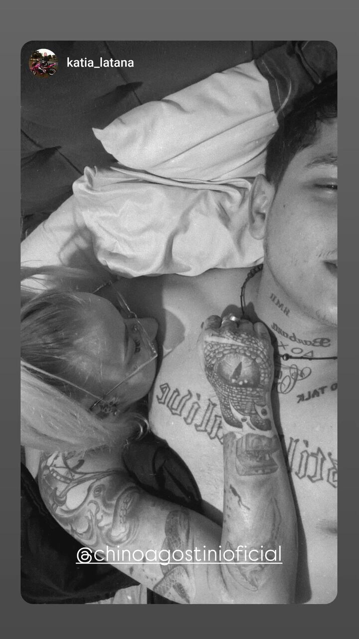 El Chyno Agostini blanqueó su romance con una ex Gran Hermano: besos en cámara y fotos en la cama