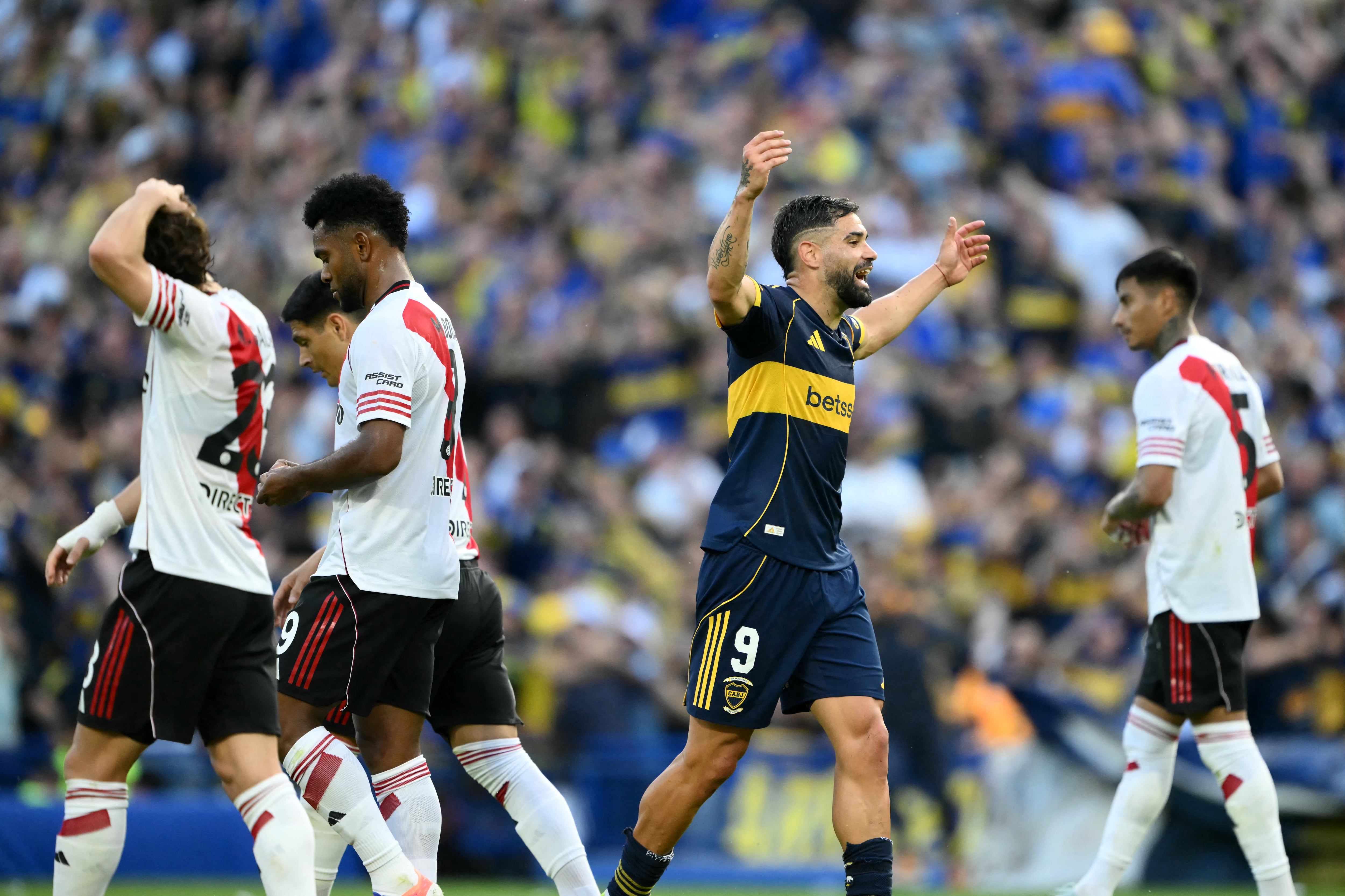 Milton Giménez alternó buenas y malas con Boca en 2025 (Luis ROBAYO / AFP)