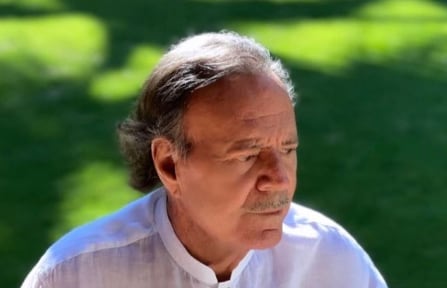 Ante la gravedad de las acusaciones, la prensa española intentó obtener la versión del cantante y de su abogado, pero hasta el momento no se pronunciaron al respecto 