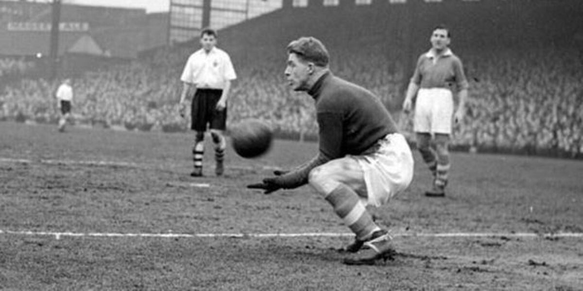 Bartram es el jugador con más presencias en la historia del Charlton Athletic (Facebook/Whistle Rewind)