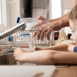 El dilema del agua en casa: ¿embotellada o del grifo?