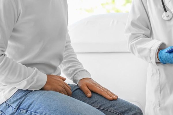 El dolor de estómago puede deberse a factores emocionales, hormonales o de estilo de vida