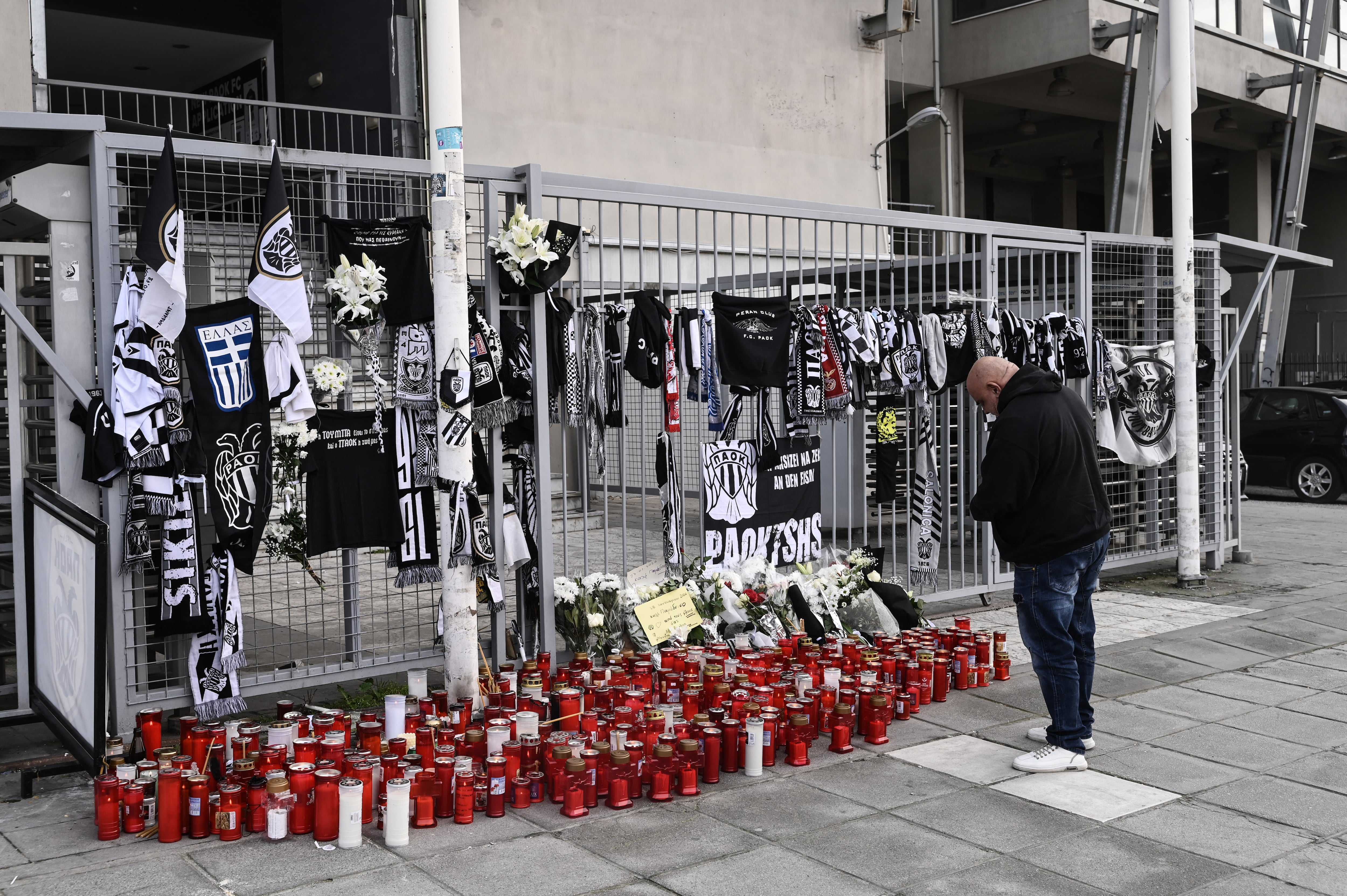 El santuario ubicado en las afueras del estadio del PAOK en Grecia (Photo by Sakis Mitrolidis / AFP)