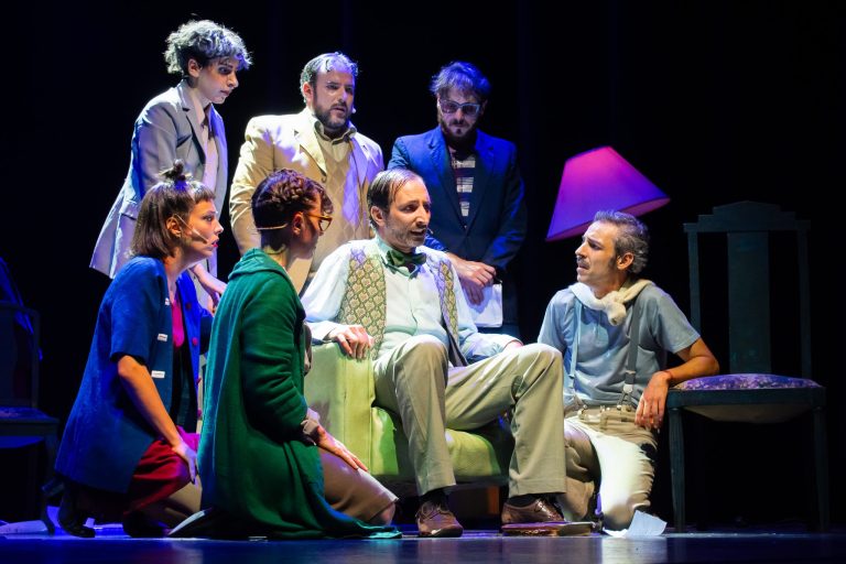 El fenómeno de El funeral de los objetos: con seis años en cartel, brilla en Buenos Aires y en Mar del Plata