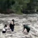 El ministro de Turismo y Cultura de San Luis rescató a un grupo de turistas atrapadas en un arroyo