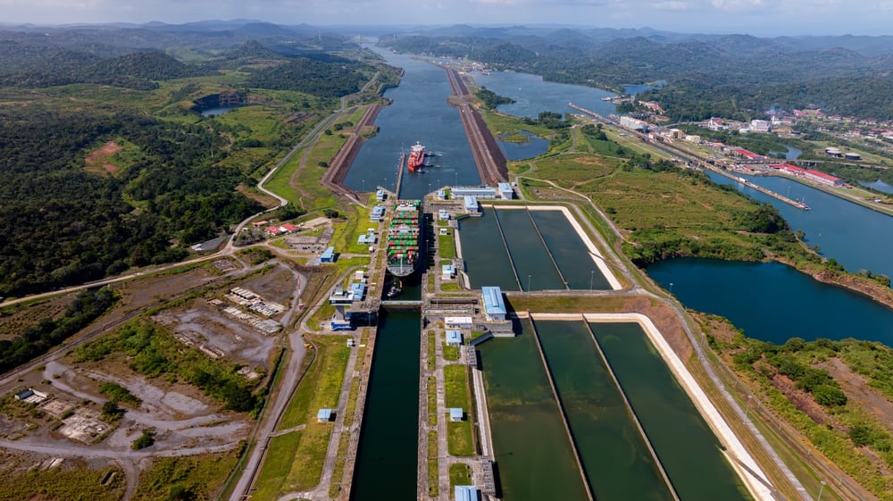 Por primera vez en su historia, el Canal de Panamá limitó el número de tránsitos diarios debido a la sequía provocada por El Niño. (Foto: Shutterstock)