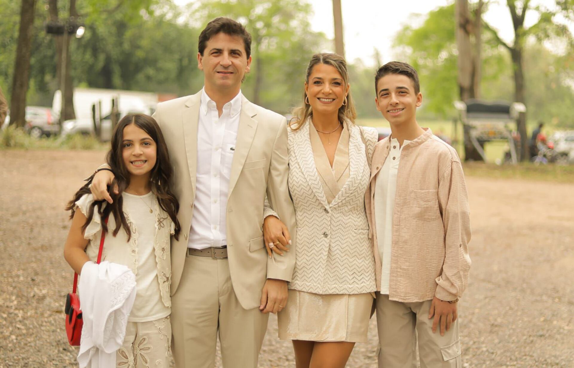 Miguel Martín con su esposa Soraya y sus hijos Juan Pablo y Lucía: juntos en la vida y en los escenarios (Gentileza Prensa)