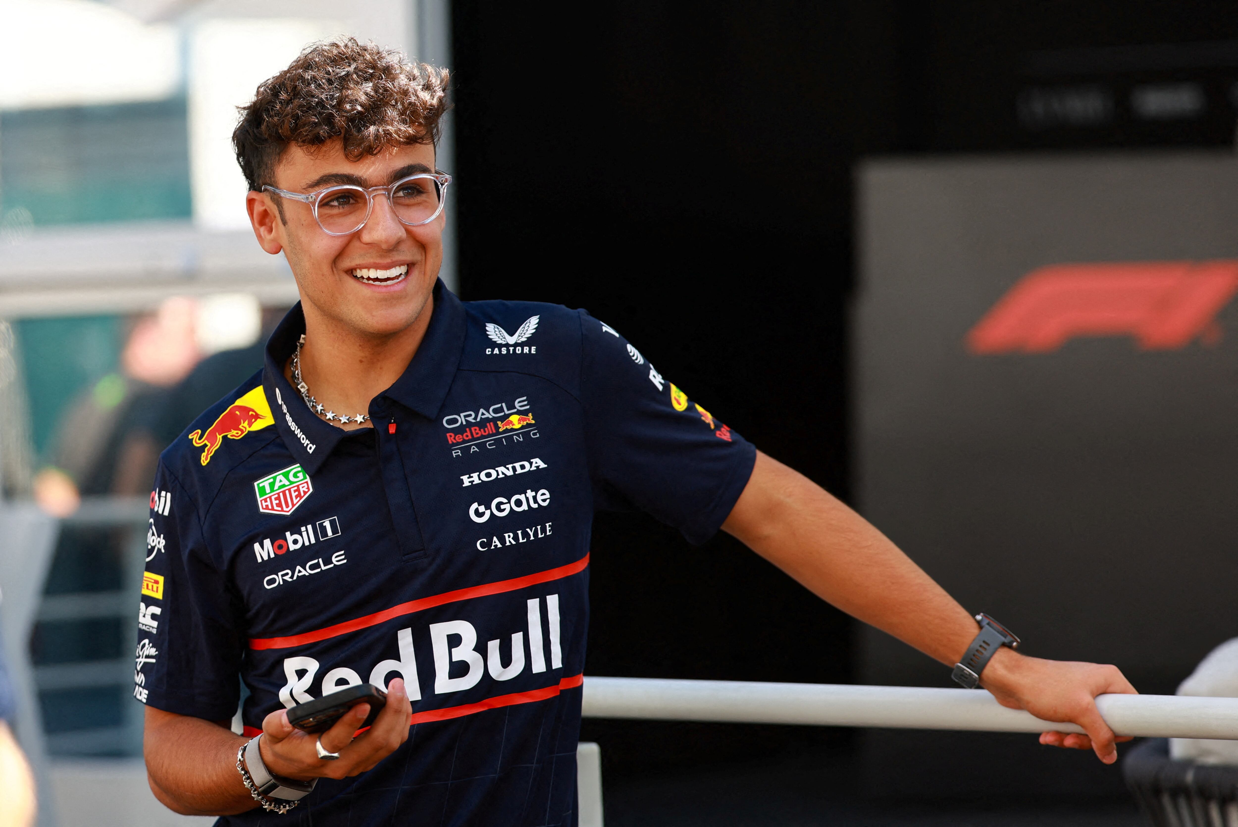 Arvid Lindblad es un joven prodigio de Red Bull que escaló meteóricamente en las categorías de monoplazas. Durante el 2025 participó de varios entrenamientos libres de la F1 (REUTERS/Raquel Cunha/File Photo)