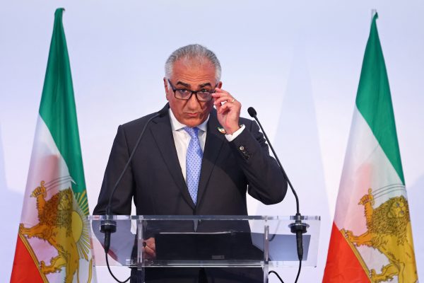 El régimen de Irán incrementa la represión tras dos semanas de protestas: al menos 65 muertos y bloqueo de internet