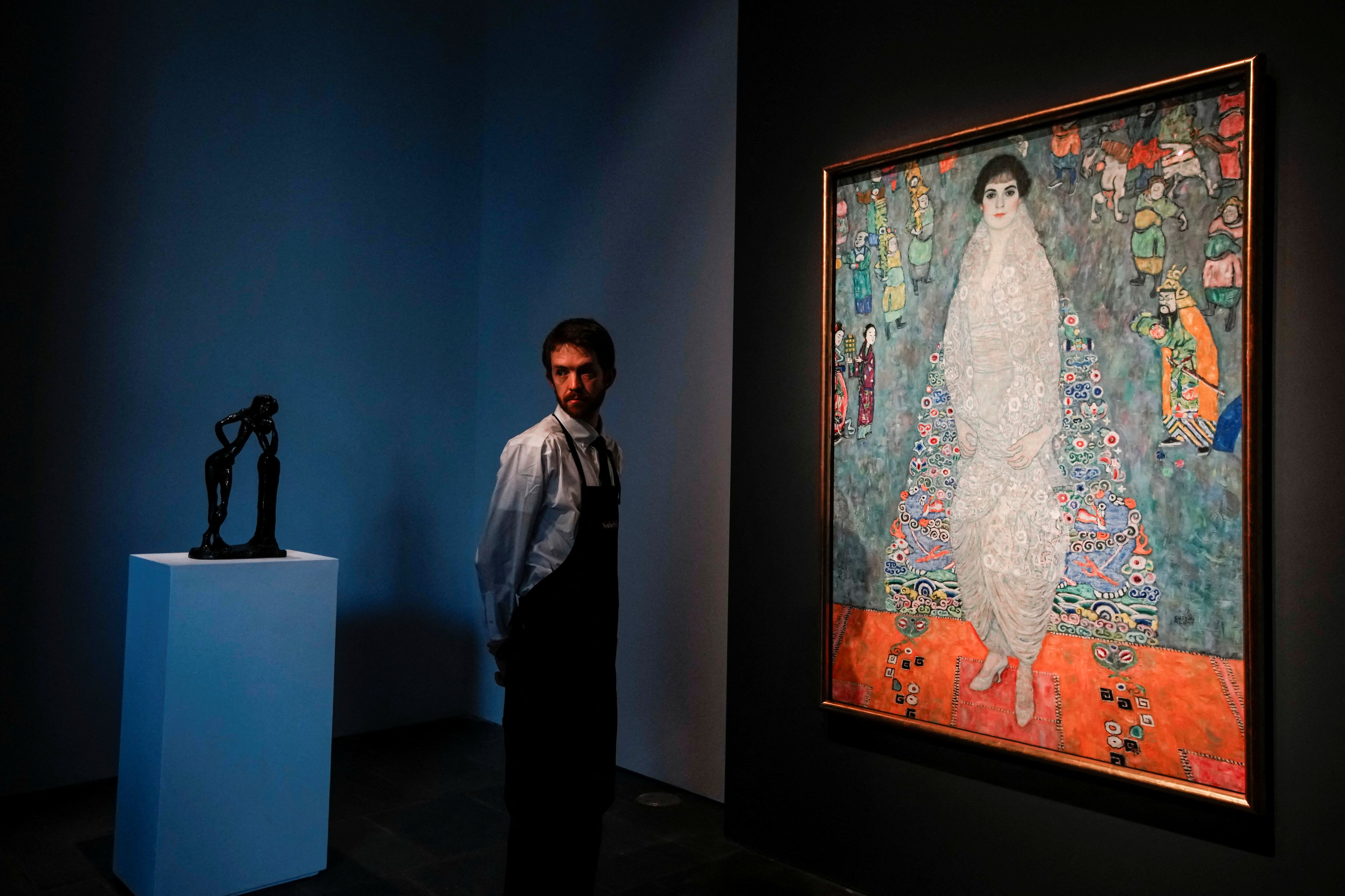 Un Gustav Klimt excepcionalmente raro se vendió por USD 236 millones, estableciendo el récord como la obra moderna más cara adjudicada en subasta (REUTERS/Eduardo Munoz)