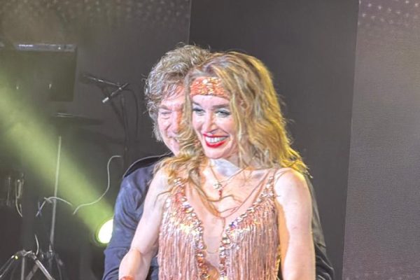 El show de Javier Milei con Fátima Florez: cantaron “Rock del gato” y el presidente llenó de elogios a su expareja