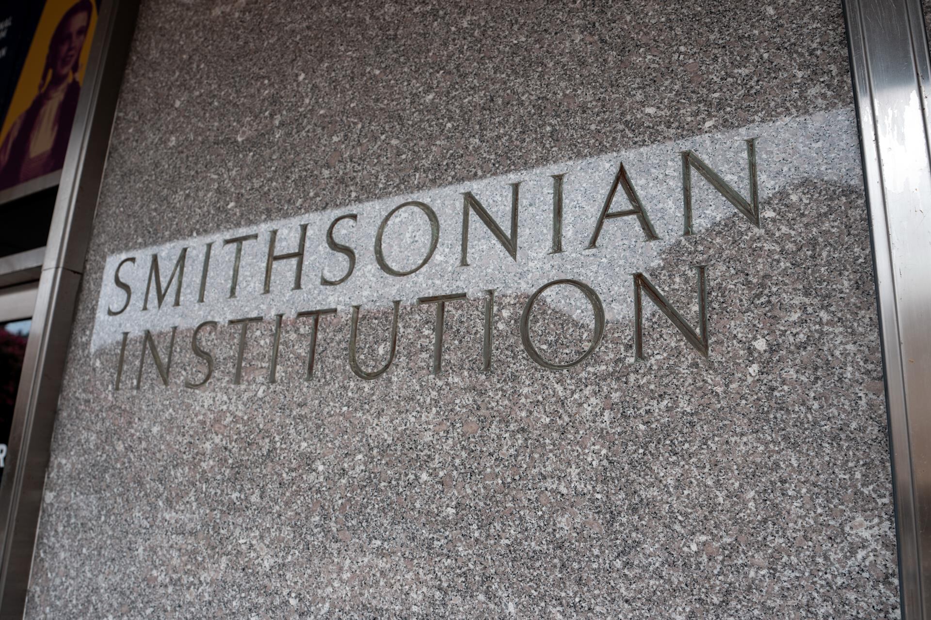 El Smithsonian elimina el texto de juicio político a Trump y reemplaza su retrato