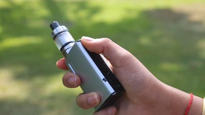 La especialista advierte que el vapeo ocasiona la neumonía conocida como 