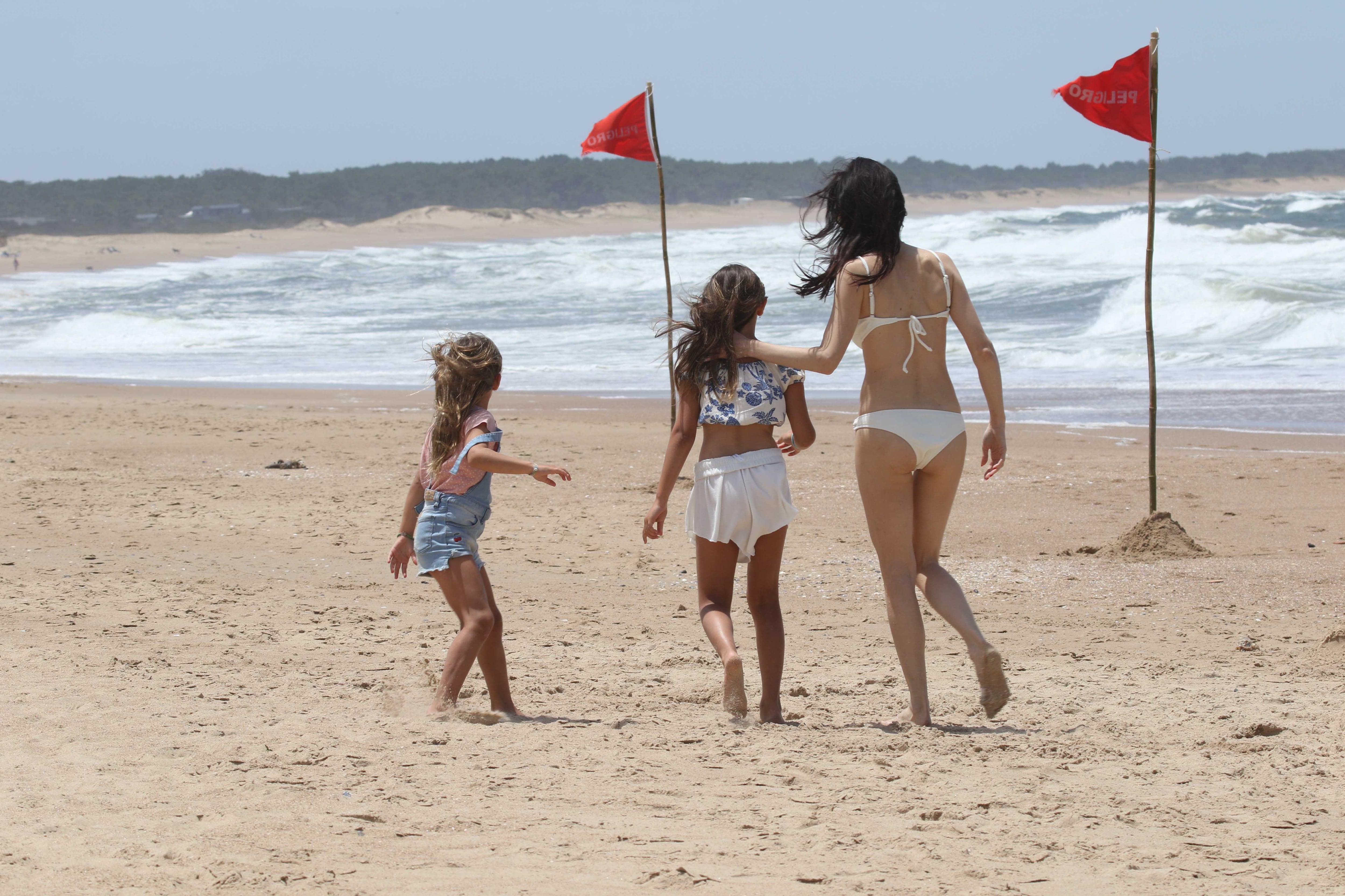 Con la compañía de sus sobrinas, Priscila Crivocapich transita su verano en Punta del Este lejos del ruido mediático de su separación de Roberto García Moritán