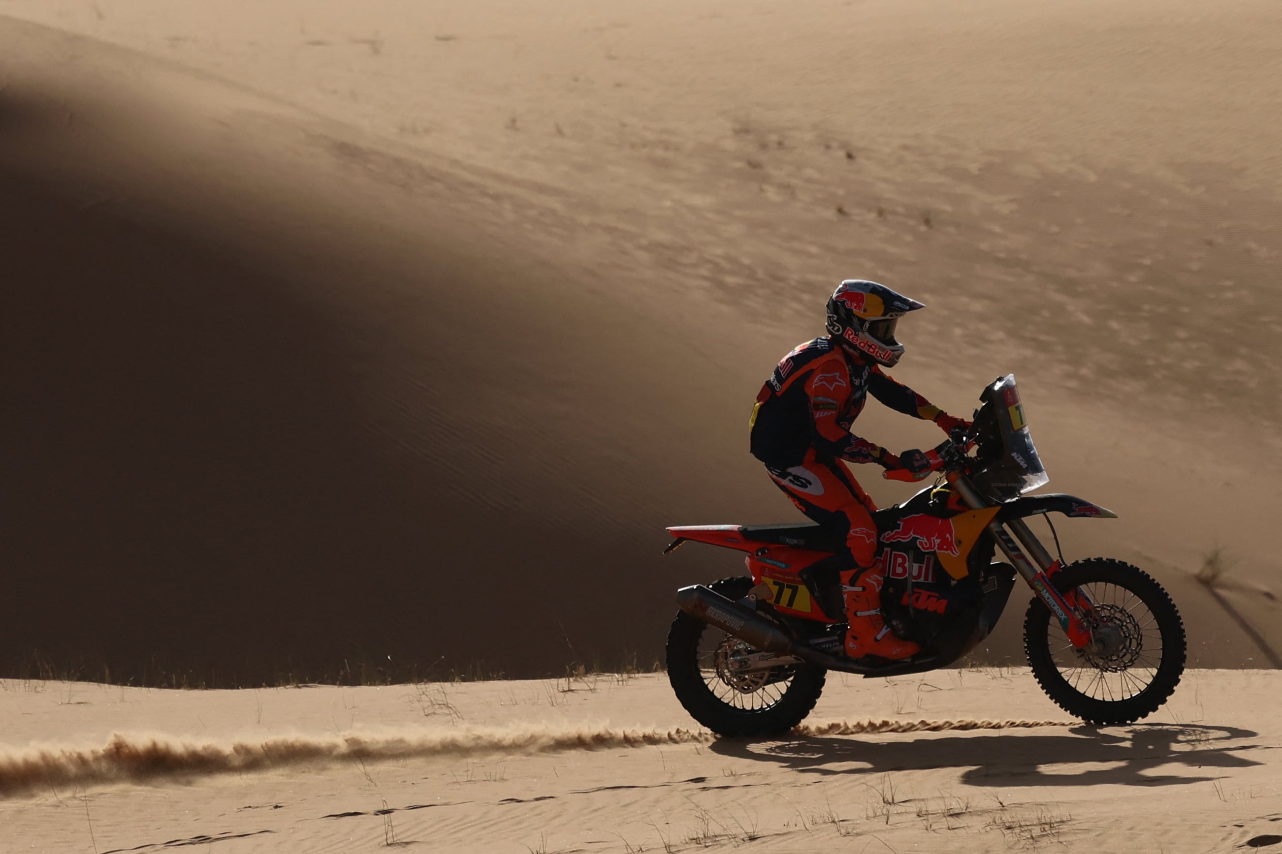 Luciano Benavides volvió a liderar la clasificación general en motos (REUTERS/Stephane Mahe)