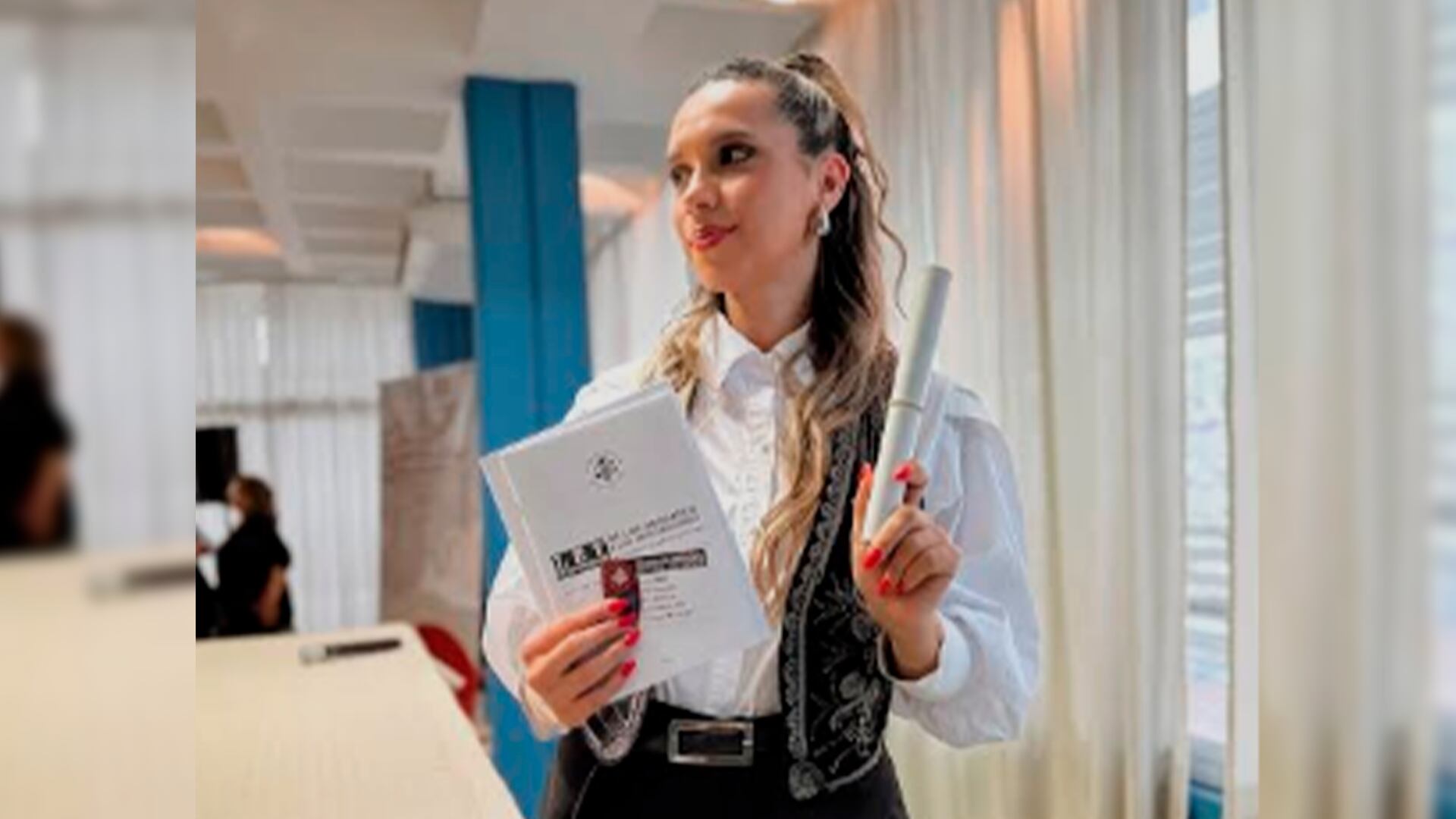 La joven tiene 29 años y no puede volver a Argentina