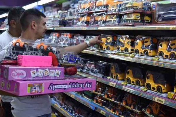 Esta noche llegan los Reyes Magos: cómo elegir juguetes seguros según la edad