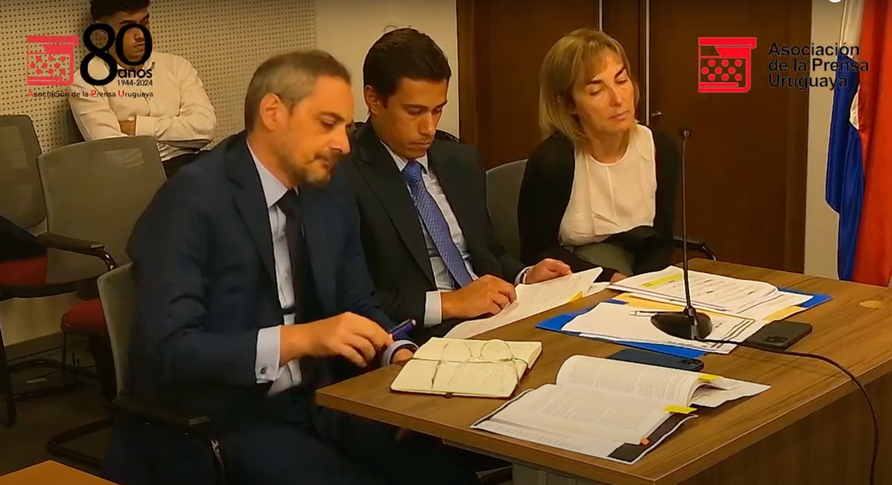 La viuda de Gustavo Basso, Daniela Cabral, junto a sus abogados