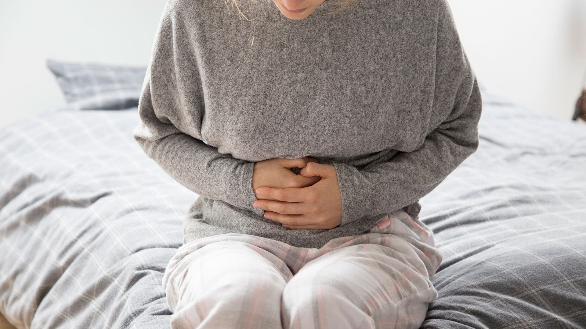 Reducir la ingesta de nutrientes como la fibra mientras se incrementa la proteína aumenta la probabilidad de malestar intestinal (Crédito: Freepik)