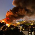 Explotó una fábrica en San Fernando y provocó un importante incendio: diez dotaciones de bomberos trabajan en el lugar