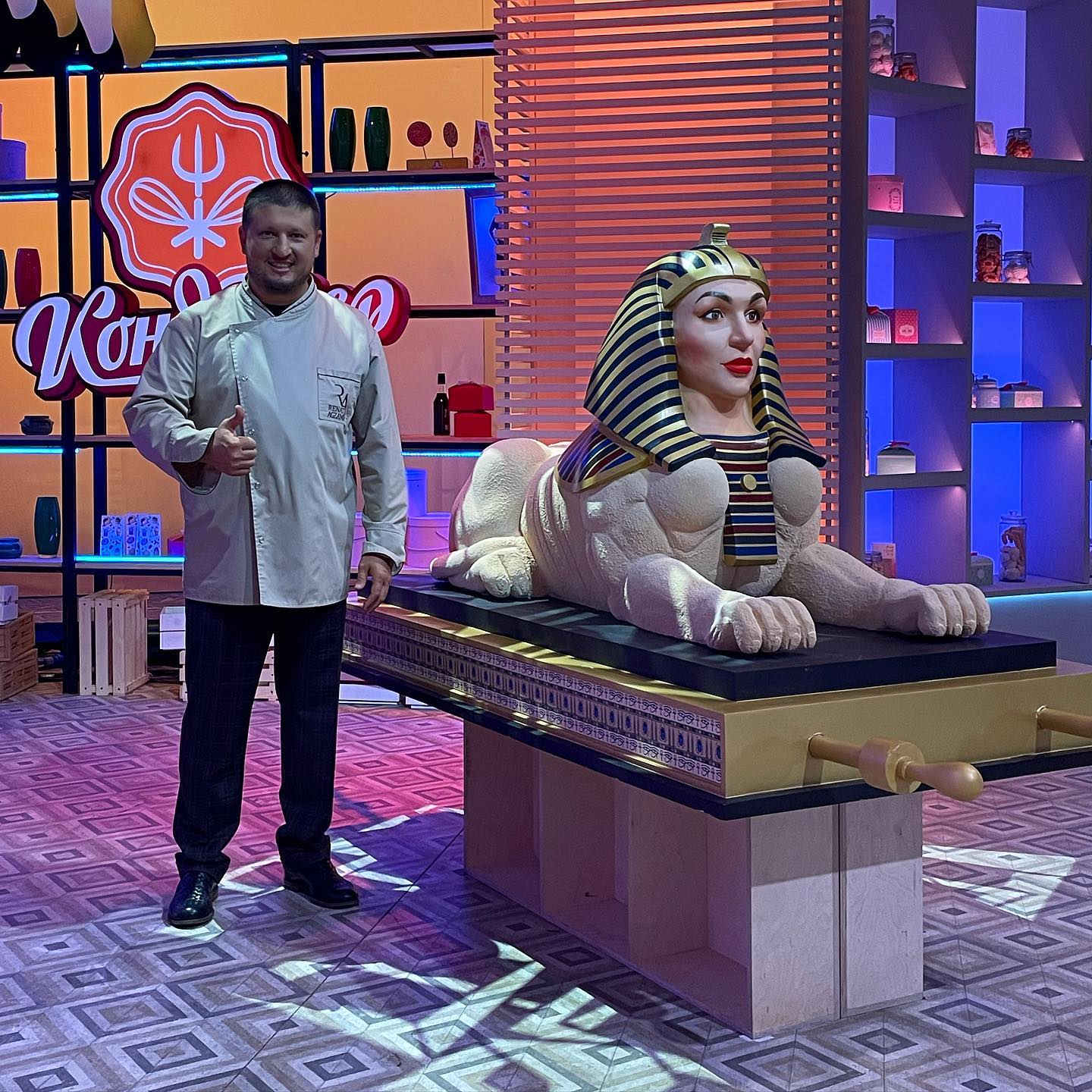 Renat supo reinventarse y ahora es una celebridad de la pastelería