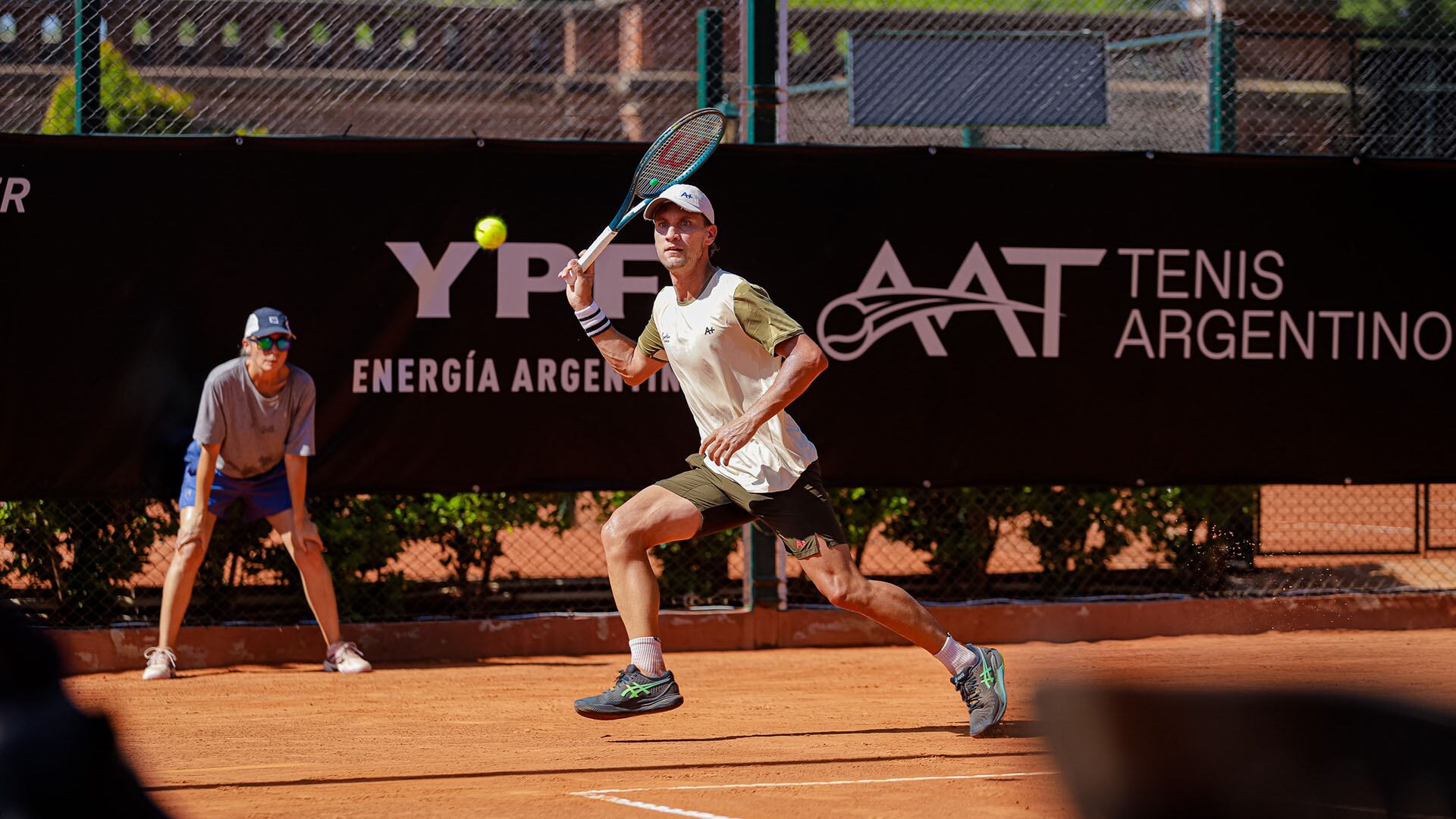 Integrante del equipo argentino campeón de la Copa Davis, Renzo Olivo volvió a jugar un torneo profesional en el Challenger del Tenis Club Argentino (Crédito: Prensa AAT)