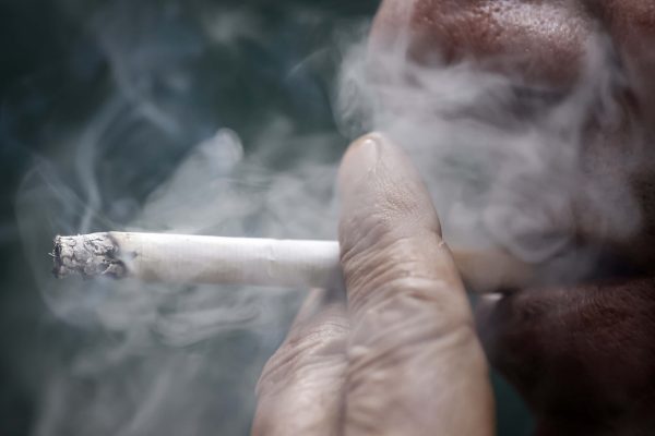 Fumar de vez en cuando no es seguro: el cigarrillo ocasional también daña el corazón y los pulmones