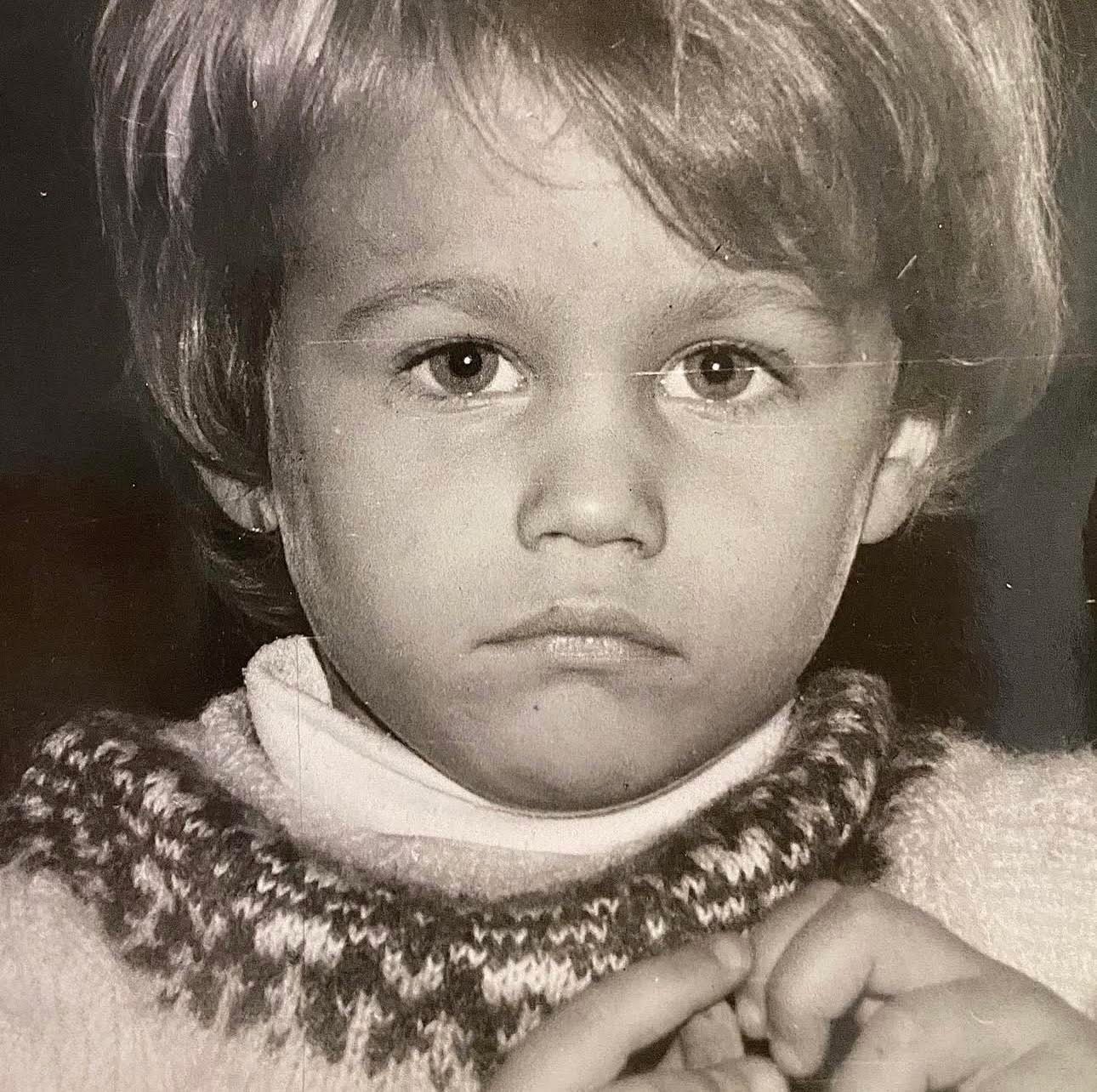 Gastón Pauls cuando tenía cuatro años. El agradecimiento y la fe aparecen como pilares fundamentales en la reflexión del actor sobre su vida y trayectoria