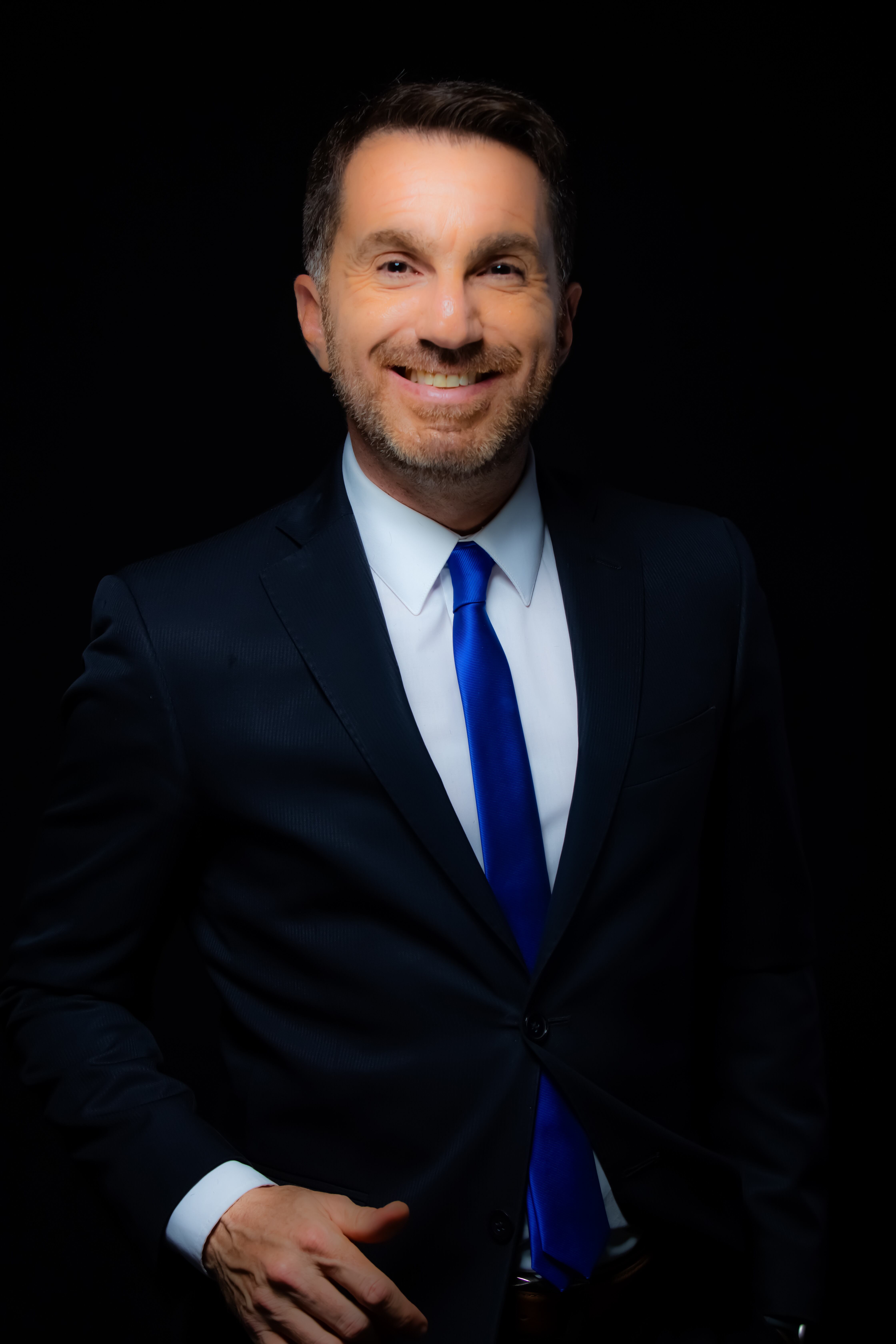 Aziz, quien cuenta con una amplia trayectoria en los medios, adelante su debut en Infobae en Vivo