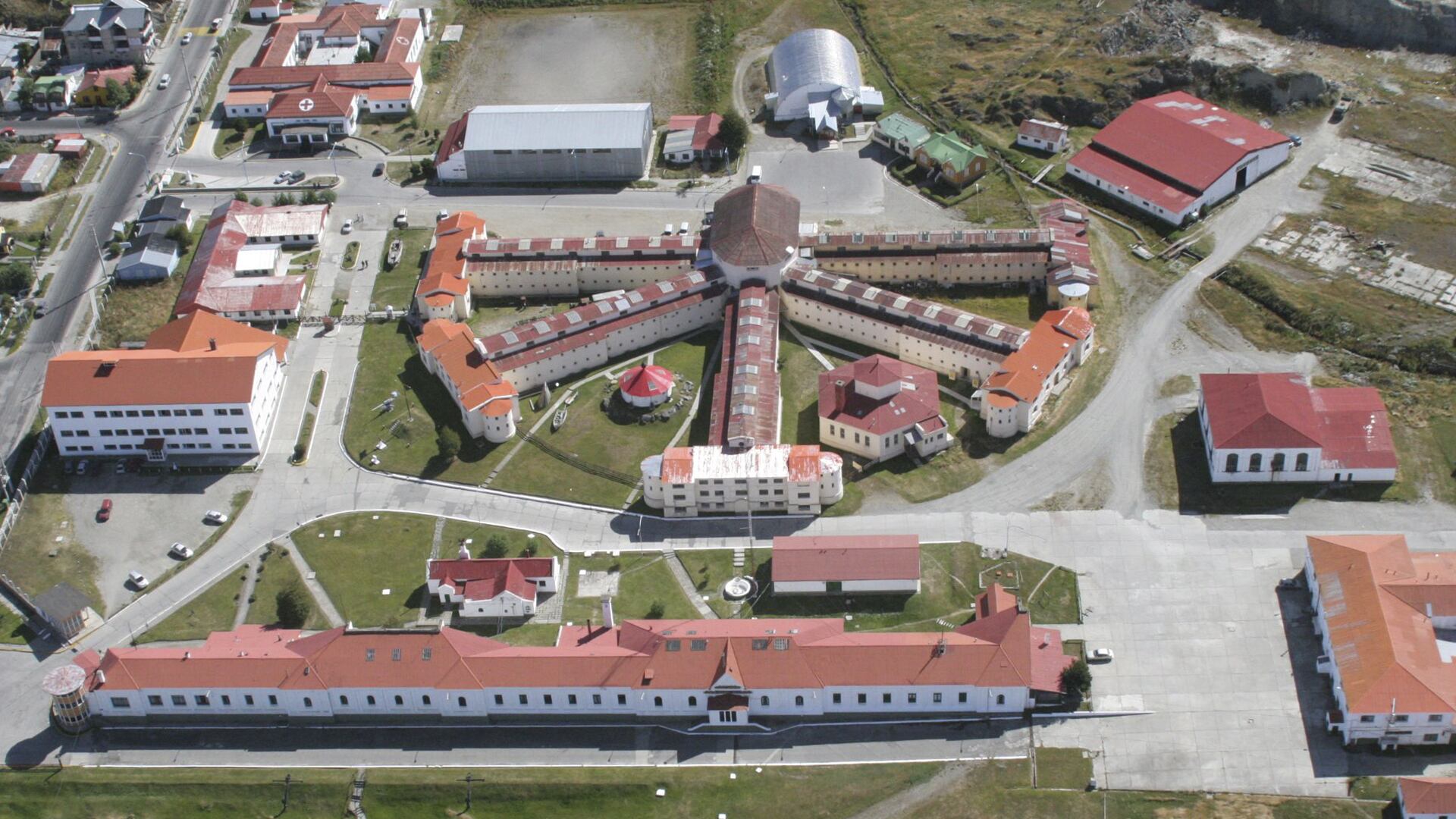 Vista aérea del presidio de Ushuaia, en Tierra del Fuego. Originalmente estaba rodeado de un alambrado