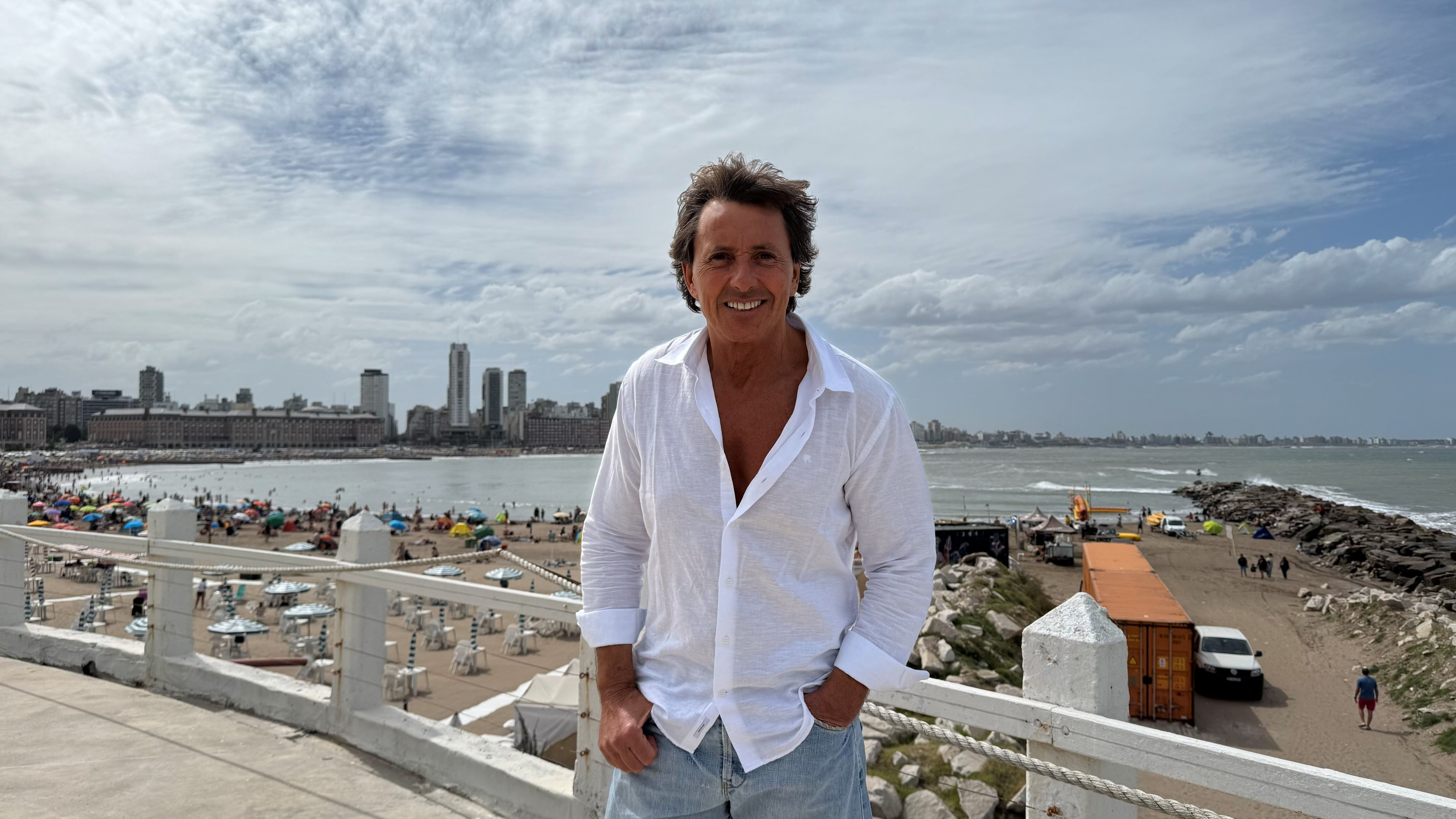 Gustavo Bermúdez regresa a Mar del Plata después de 30 años para protagonizar la exitosa comedia La Cena de los Tontos (Infobae)