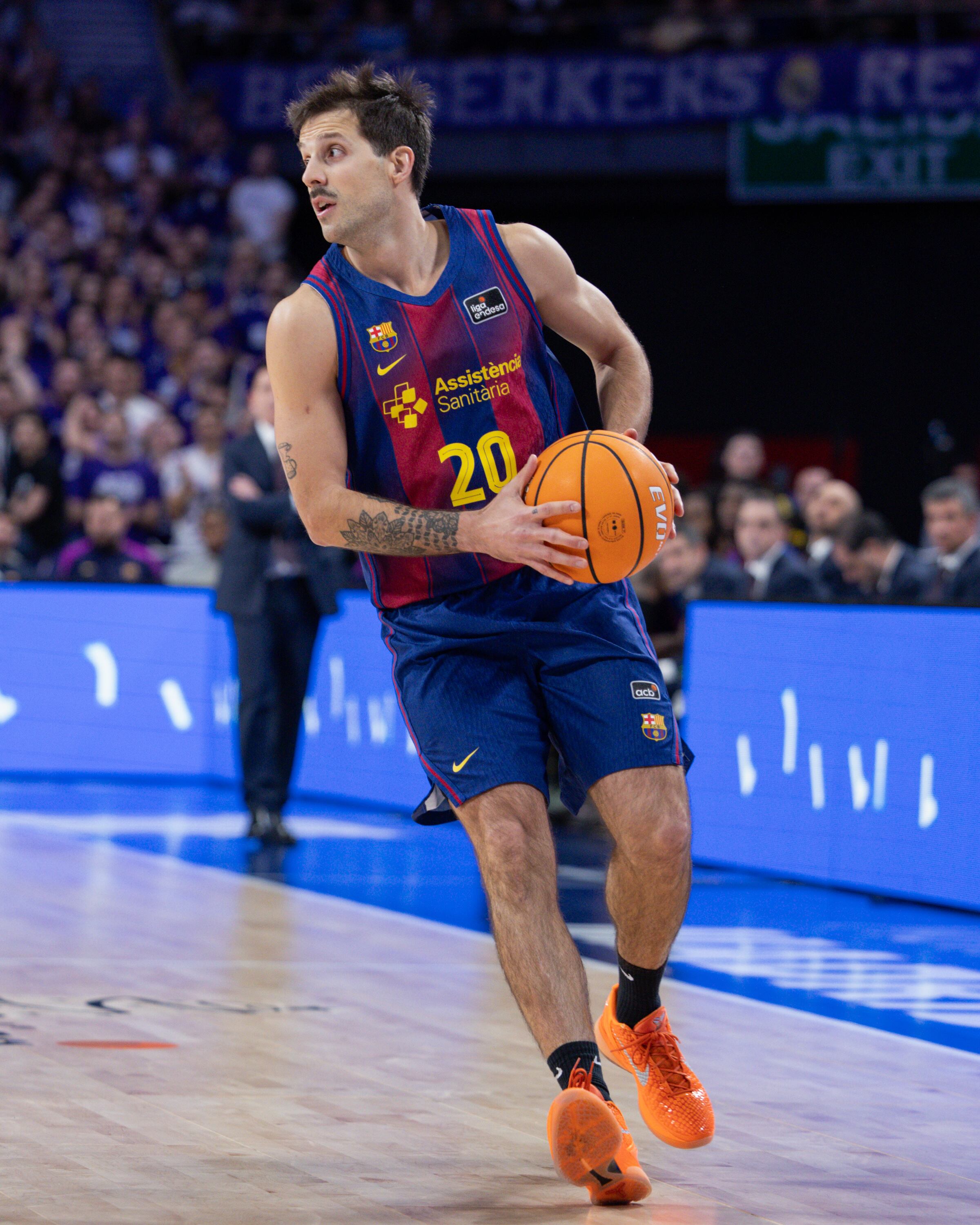 Nico Laprovittola concretó una excelente actuación al anotar 19 puntos y dar 9 asistencias (@FCBbasket)