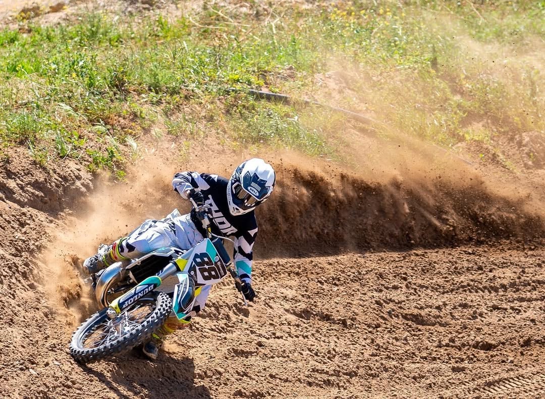 Puck practicó motocrooss, pero debió dejar por una lesión en una de sus piernas