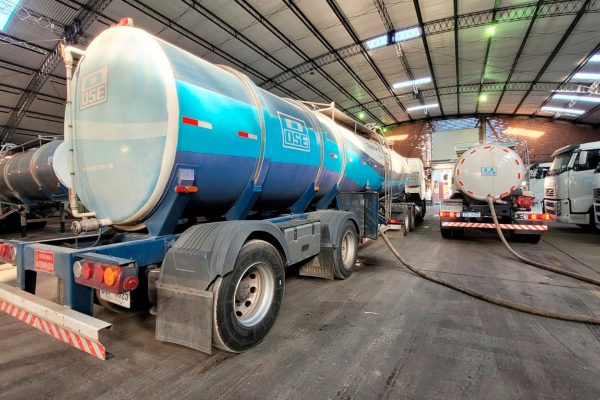 Hubo cambios de color, olor y sabor en el agua potable en Uruguay: salió marrón de los grifos y hubo quejas