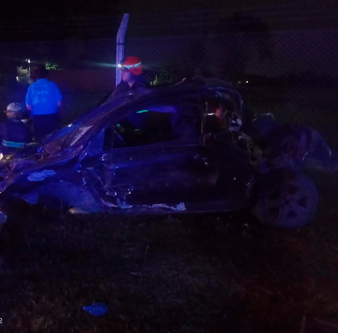 El accidente ocurrió anoche y también dejó a dos mujeres heridas
