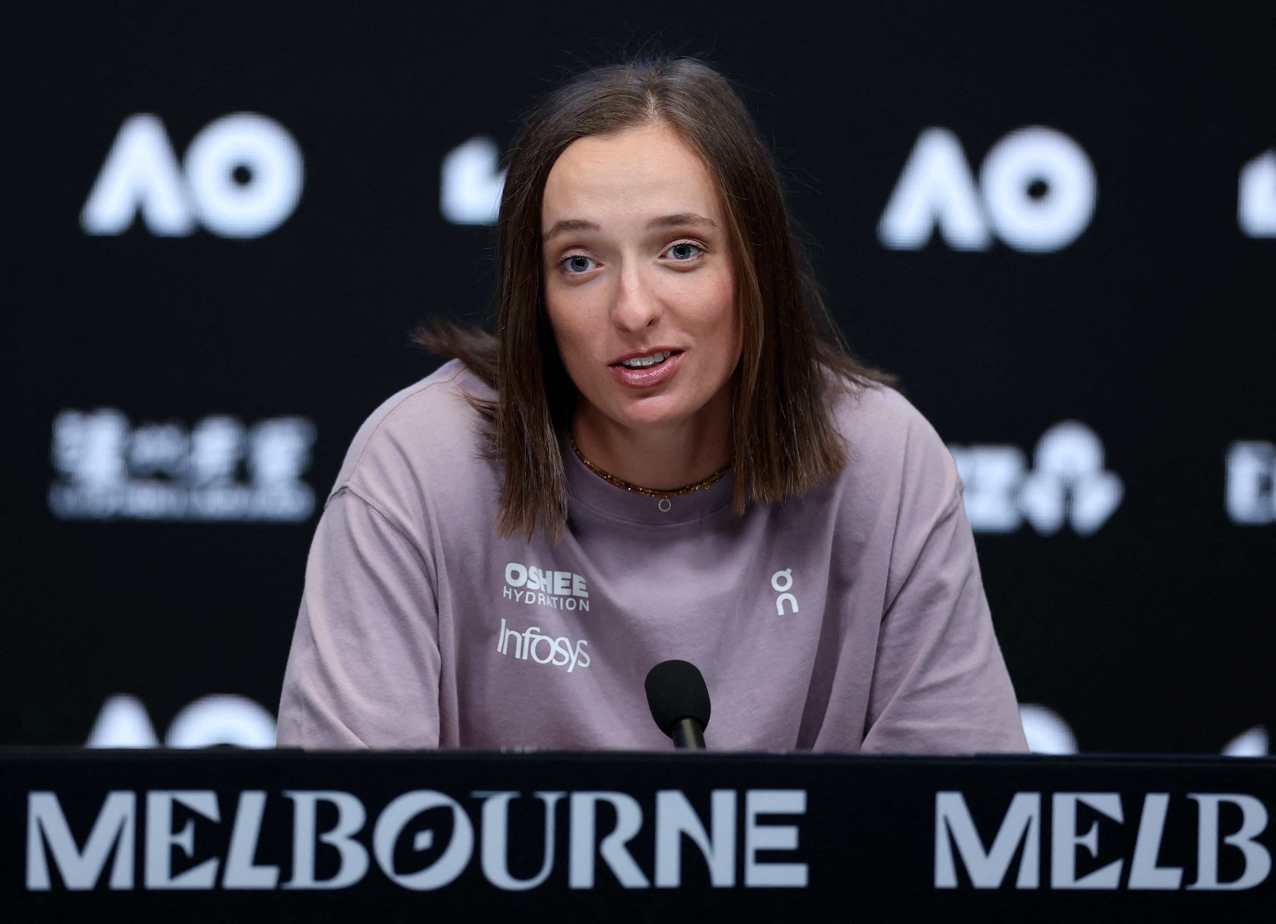 Swiatek resalta que los breves períodos de vacaciones en el tenis profesional son insuficientes para la salud física y mental de las jugadoras
( REUTERS/Hollie Adams)