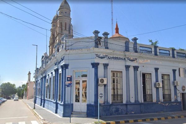 Imputarán hoy al joven que asesinó a su padre en el río Paraná mientras se intensifica la búsqueda del cuerpo