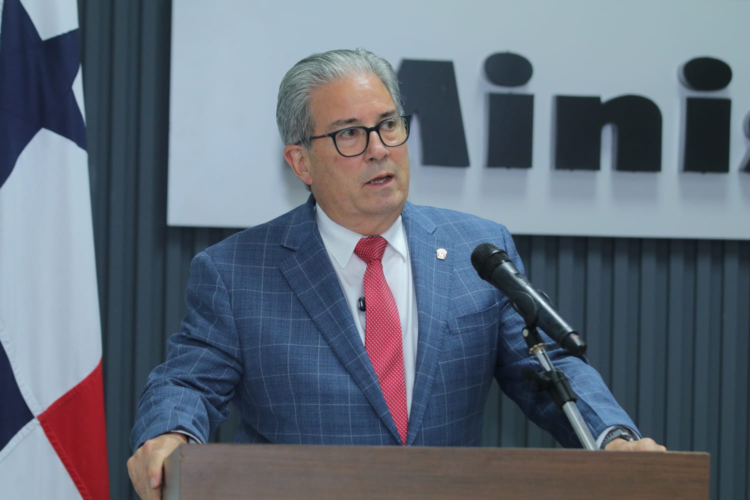 El ministro de Salud, Fernando Boyd Galindo, participó en la instalación de la comisión de integración del Minsa y la CSS en la región de Azuero, donde iniciará el plan piloto del proceso. Cortesía