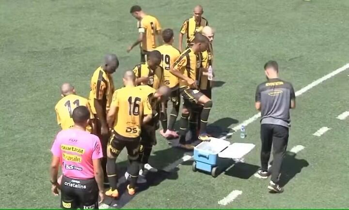 El encuentro terminó 2 a 2 bajo las intensas temperaturas