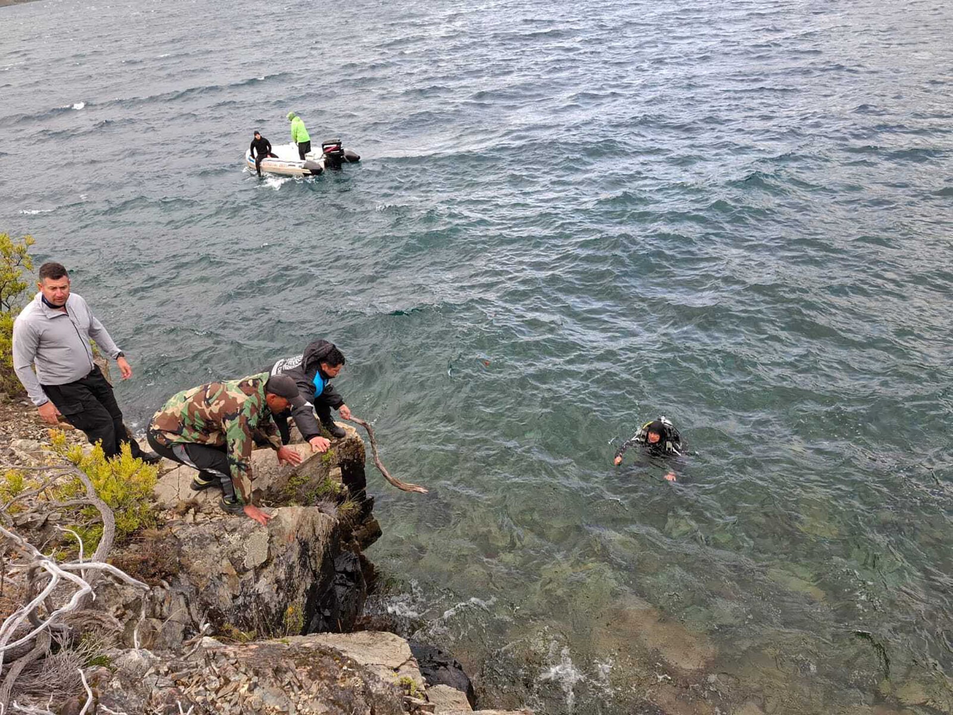 La primera fue descubierta por un turista mientras hacía buceo: el hombre avisó a la Policía y un equipo especial de Explosivos lo sacó del agua