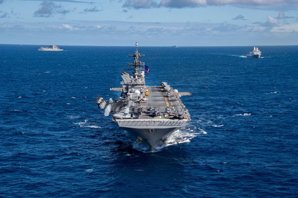 Japón y Estados Unidos acuerdan ampliar ejercicios militares y la producción de misiles ante la presión del régimen chino