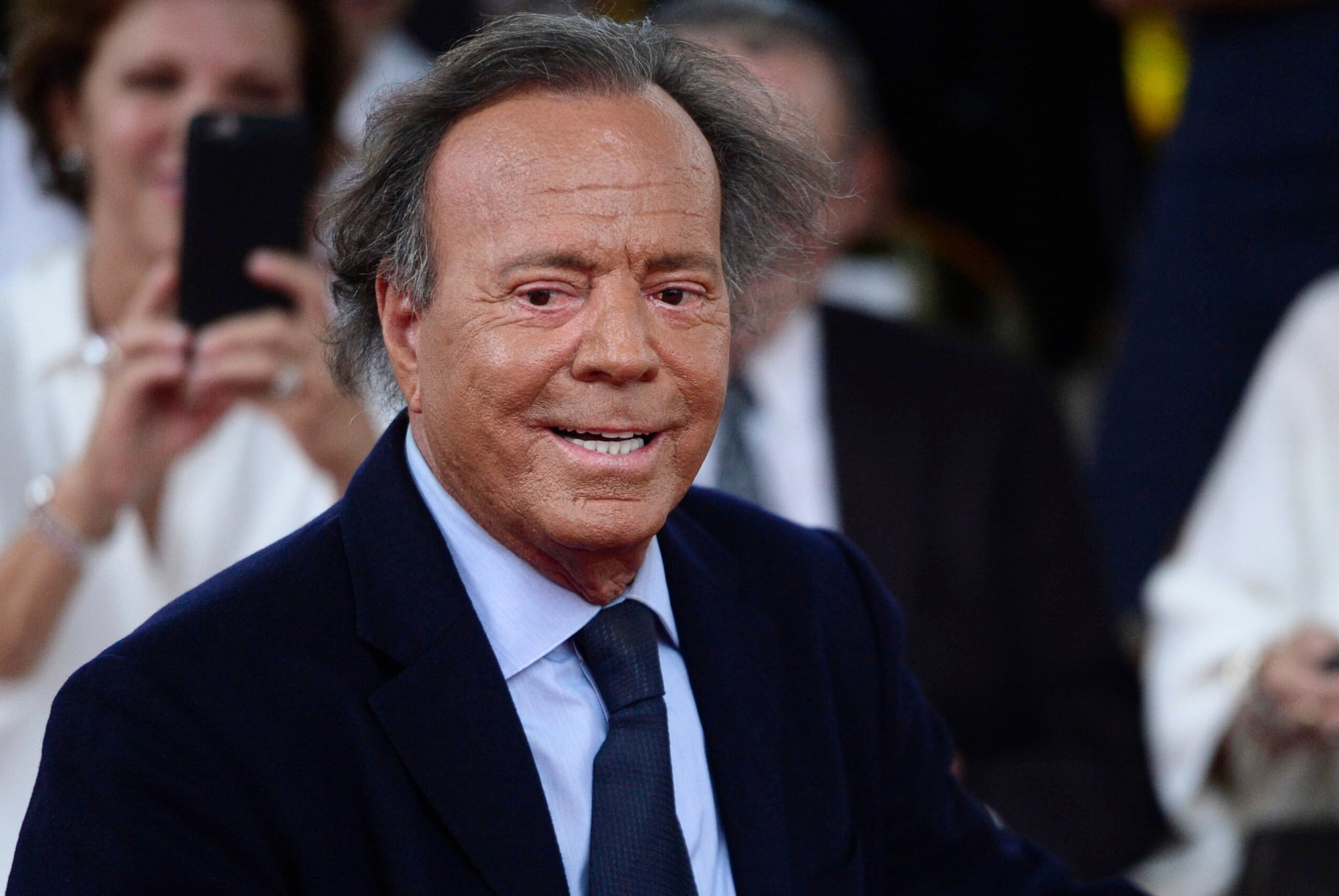 Jimena Cyrulnik tiene un agrio recuerdo de su entrevista con Julio Iglesias en 1998 (AP foto/Carlos Giusti)