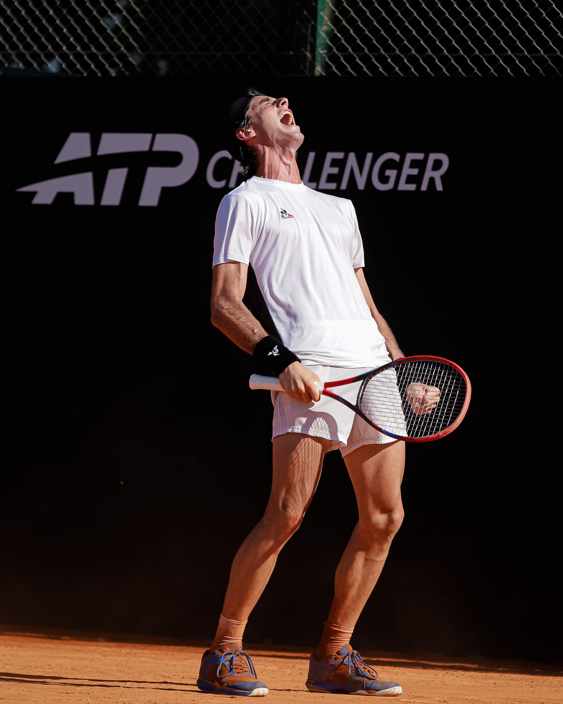 Juan Manuel La Serna debutó con un triunfo y lo festejó con todo (Fuente: Prensa AAT)