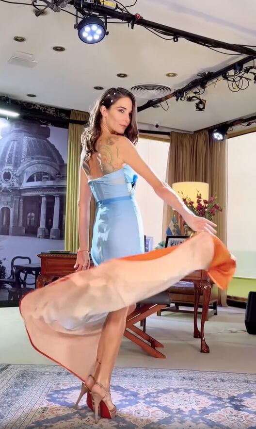 Juana Viale apostó al talento joven y brilló en su primer programa en Mar del Plata con un vestido inspirado en el mar