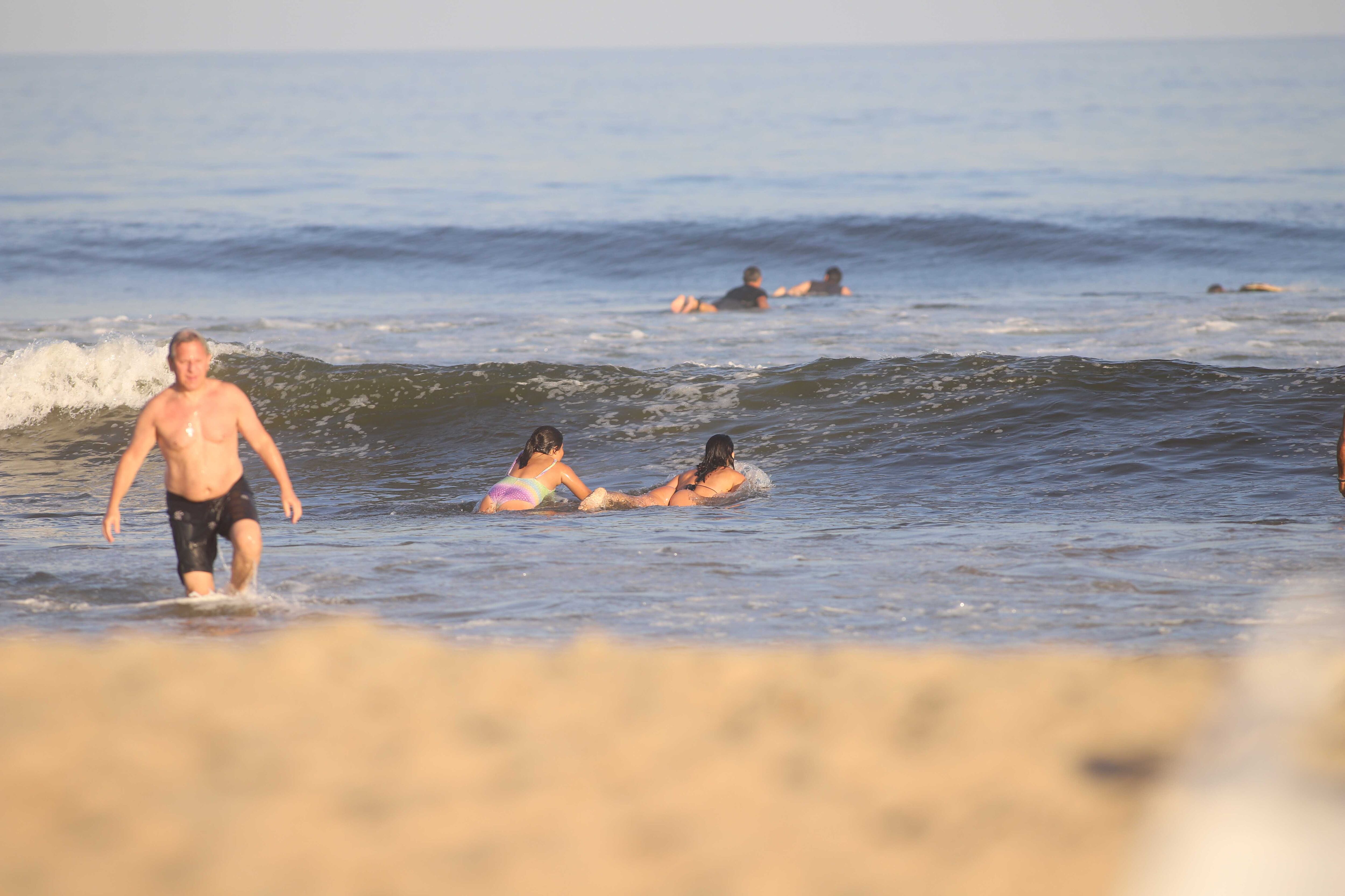 Emilia se animó a barrenar las olas